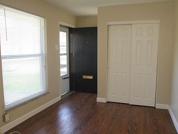 2nd image of 735 Syracuse Ave APT B