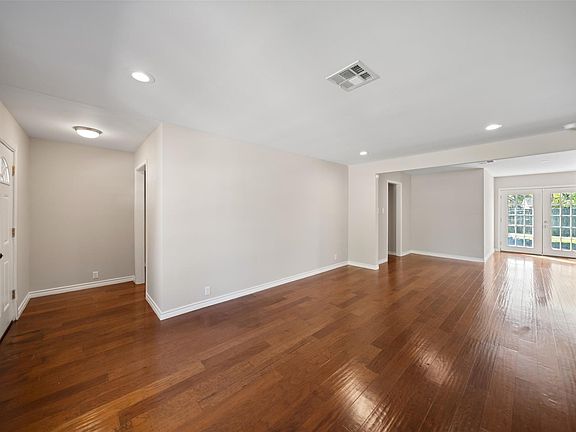 2nd image of 5203 Chantilly Ln
