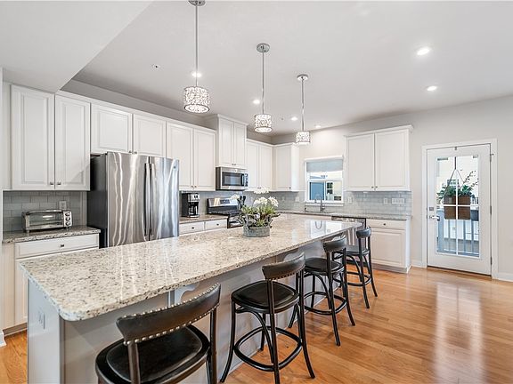 4th image of 614 Amarth Ln