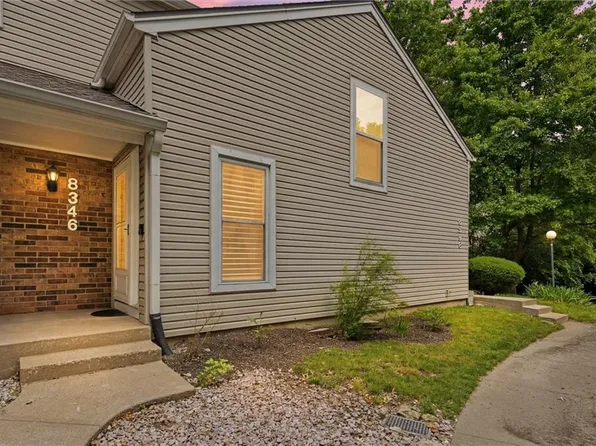8346 NW Barrybrooke Dr, Kansas City, MO 64151