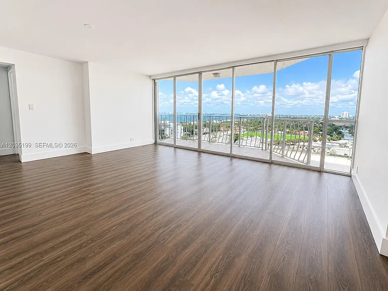7601 E Treasure Dr #1505 — Photo 4