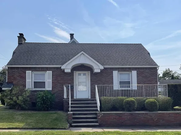 567 Collins Ave, Hasbrouck Heights, NJ 07604