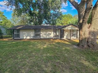 607 Hamblen Rd, Greenwood, MO 64034