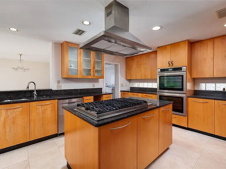300 Brightwaters Blvd NE — Photo 15