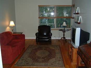4th image of 4921 N Wolcott Ave APT 2A
