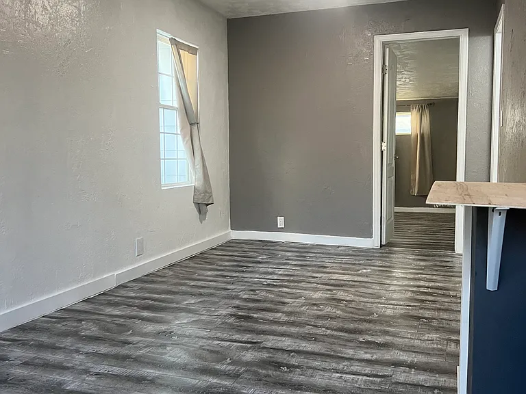 855 White Ave — Photo 12