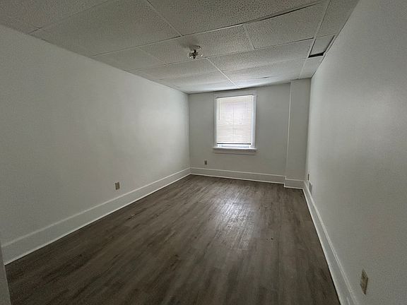 4th image of 19 Singer Ave APT 5