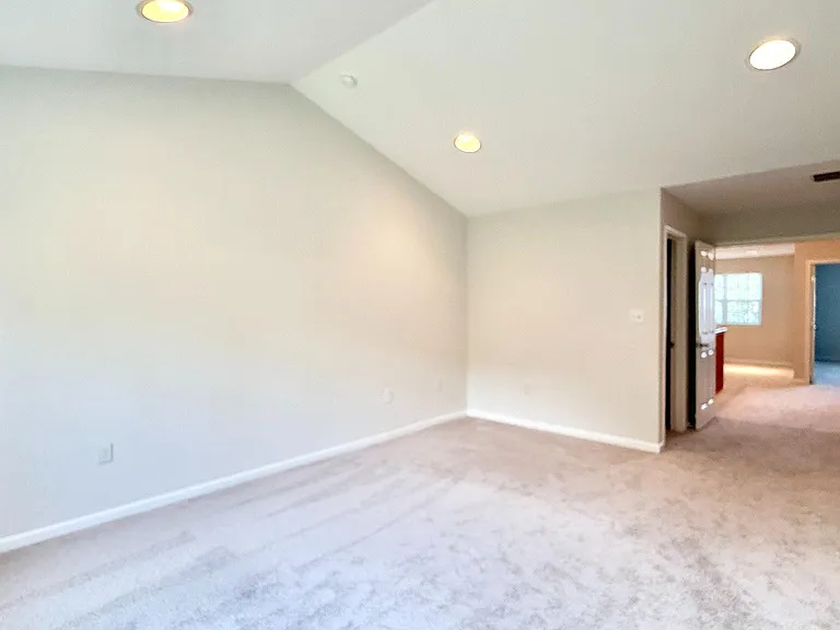 40 Truman Ave — Photo 25