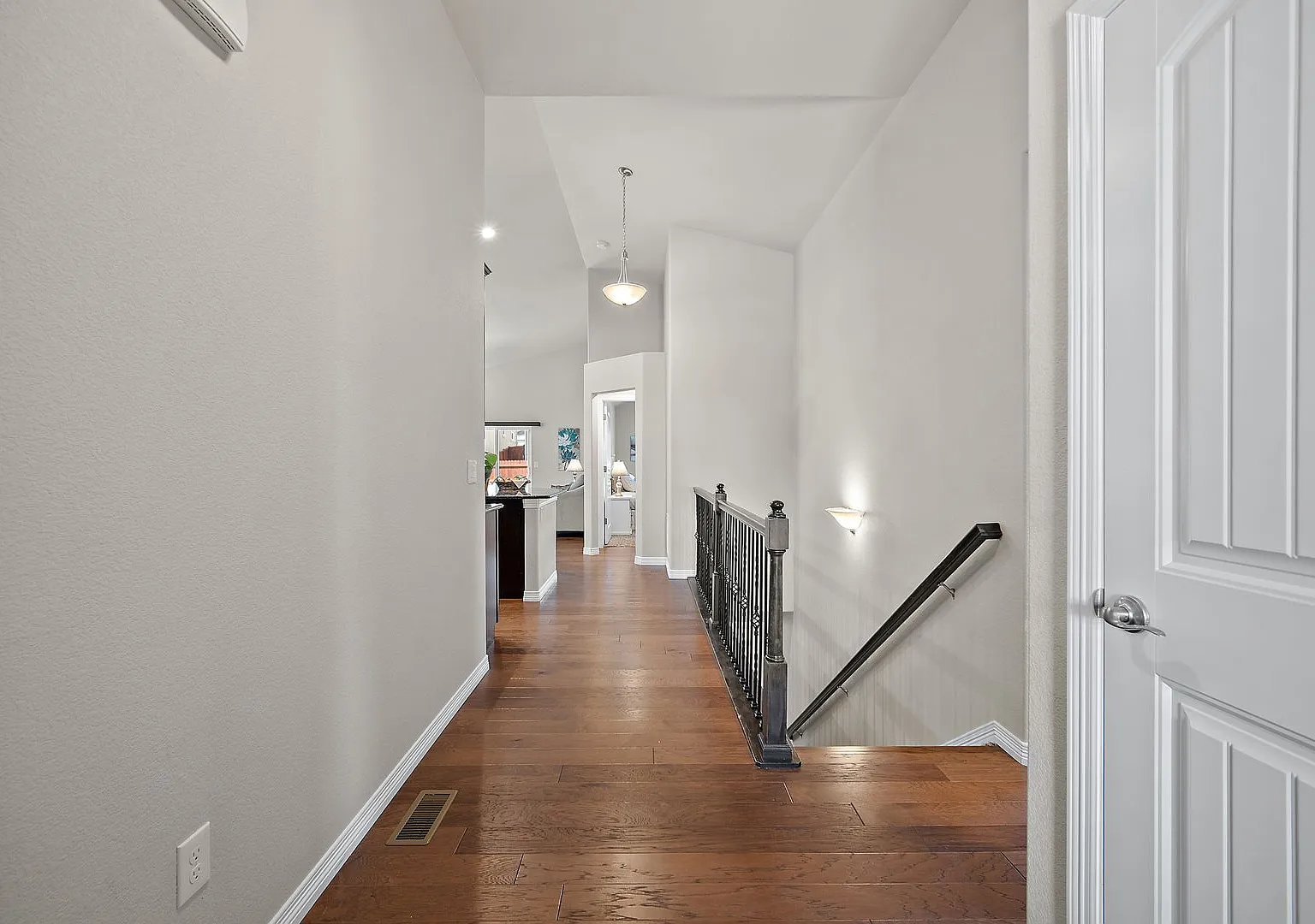 Spacious 5-Bedroom Rancher with 3-Car Garage in Meridian Ranch — Photo 2