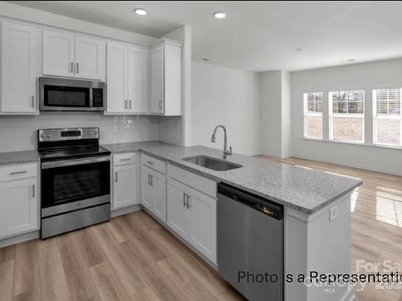 5th image of 1103 Bartholdi Dr #901