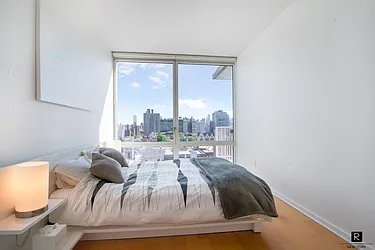 Rented by R New York