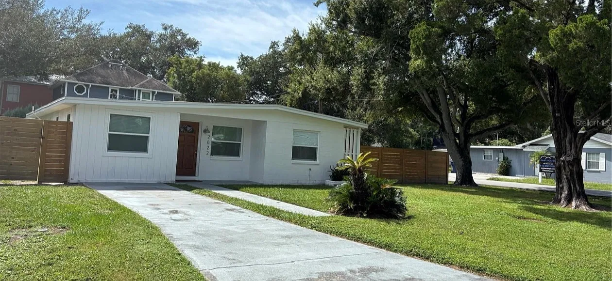 3 bed, 1302 sqft, $3,200 — Photo 2