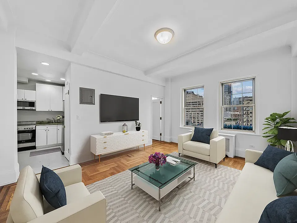 25 E 67th St #14C