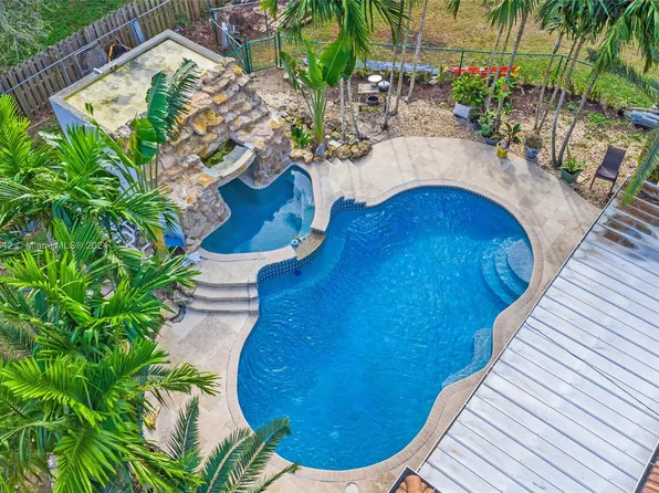 27401 SW 164th Ave, Homestead, FL 33031