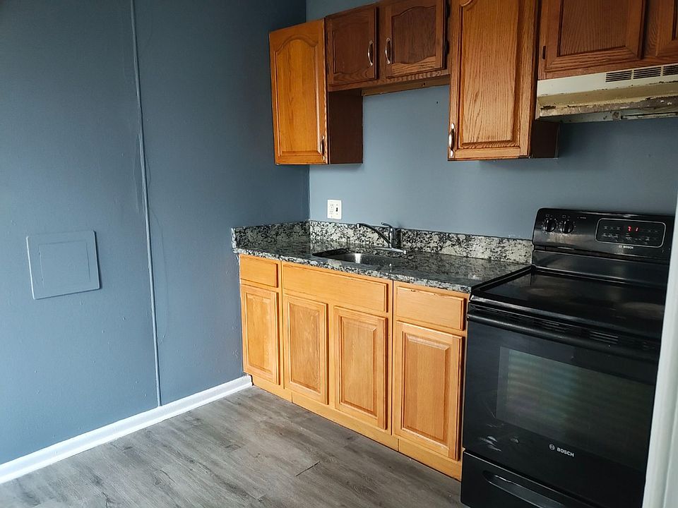 2nd image of 216 Noble St #3