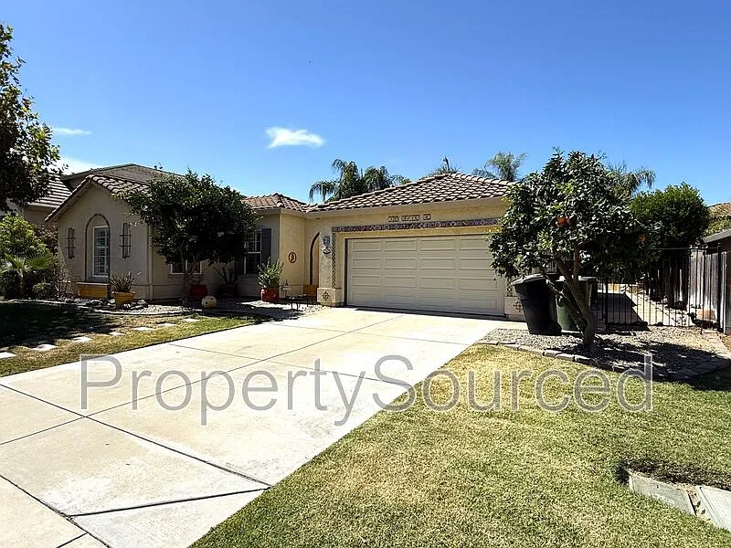 4 bed, 2.0 bath, 2282 sqft, $3,295 — Photo 3