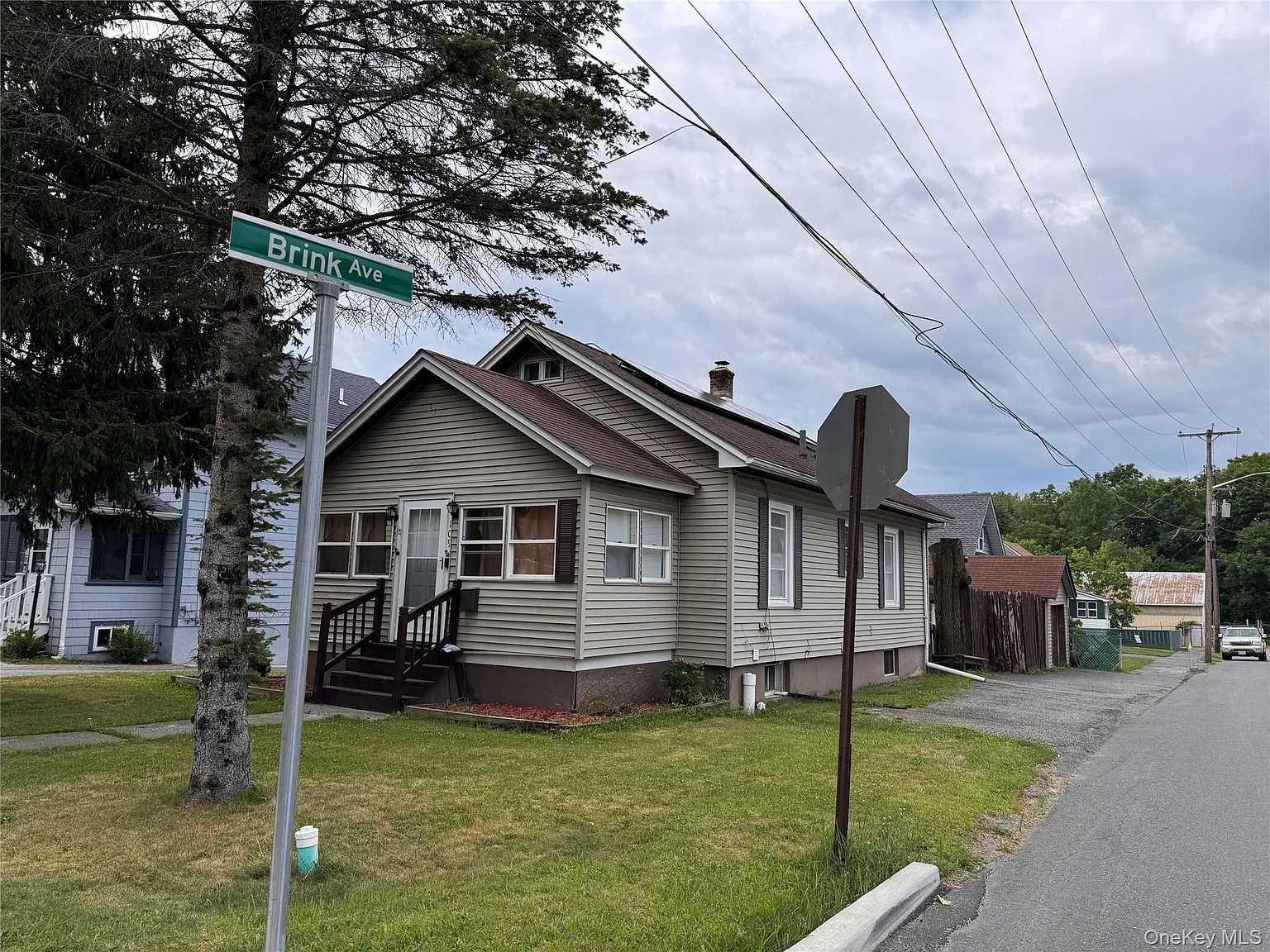 3 bed, 2.0 bath, 922 sqft, $2,500 — Photo 1