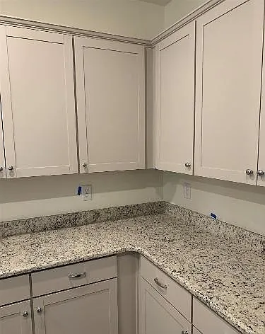 1022 Bragg St — Photo 3