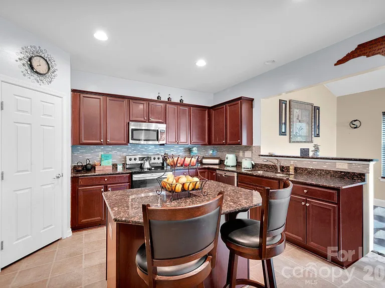 106 Ashton Dr — Photo 42