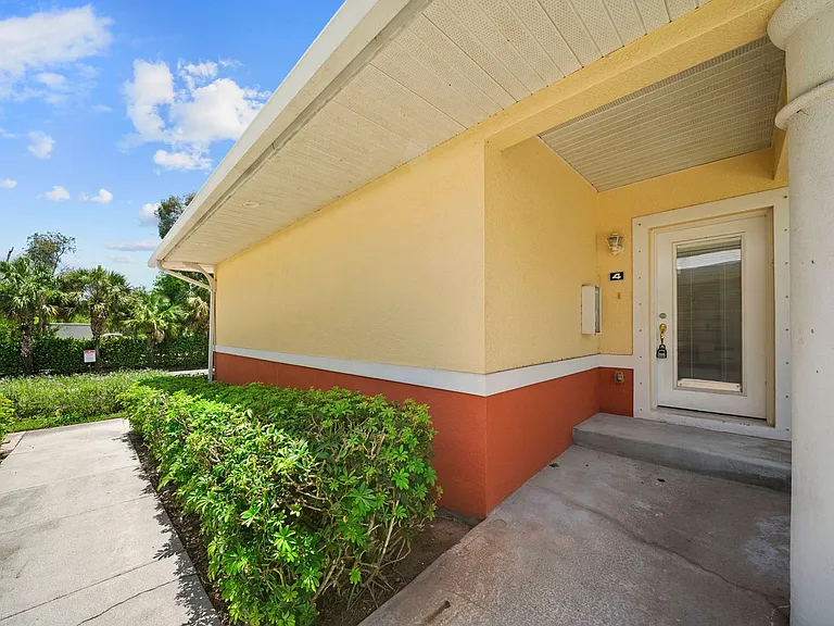 5370 Park Rd #4 — Photo 3