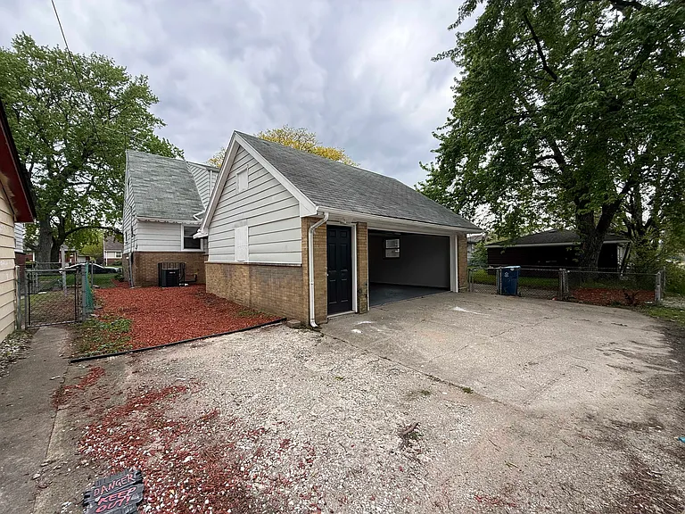 351 Clyde Ave — Photo 37