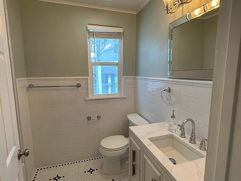279 N Logan St — Photo 12