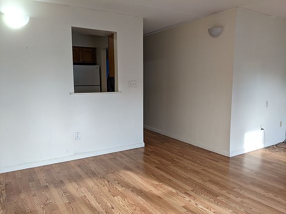 3rd image of 77 E 119th St #2F