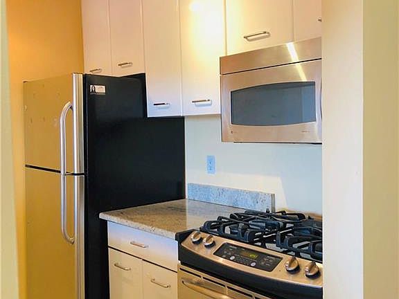 5th image of 4 Martine Ave APT 1609