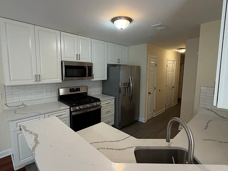 604 Knollwood Ct #604 — Photo 3