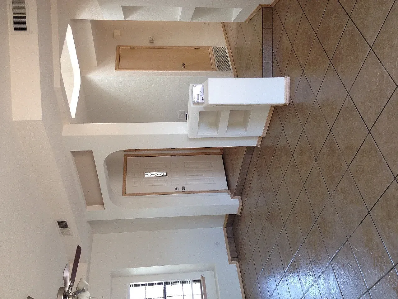 3 bed, 1850 sqft, $1,900 — Photo 2