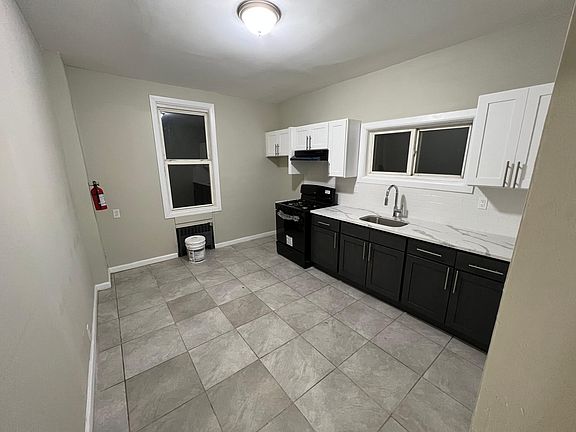 3rd image of 305 S Clinton St #3A