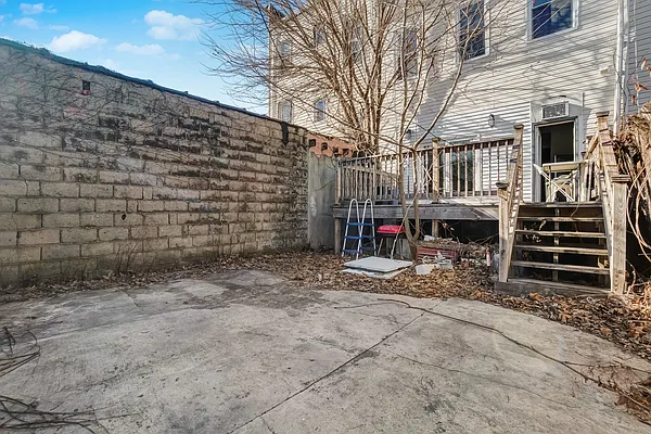 Rented by Compass | media 7