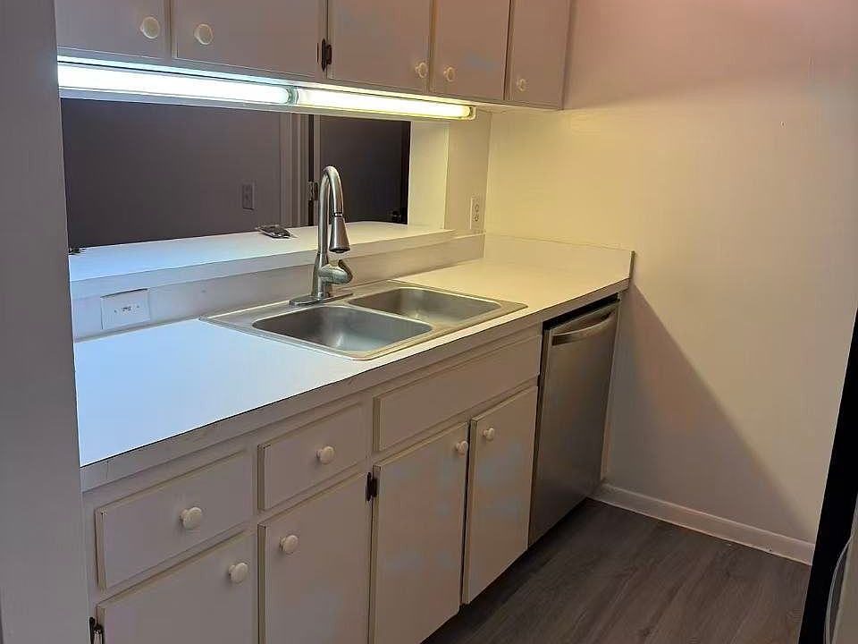 1st image of 3921 SW 34th St APT 208