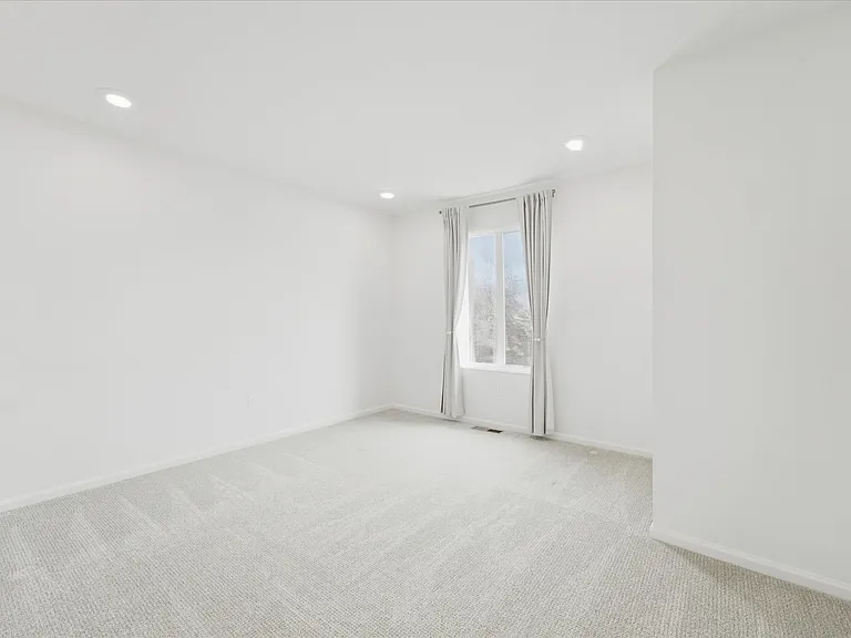 14136 Blue Heart Ct — Photo 19