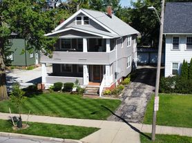 1527-1529 Warren Rd, Lakewood, OH