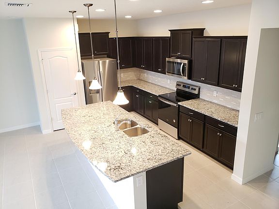 3rd image of 2420 Dubai St