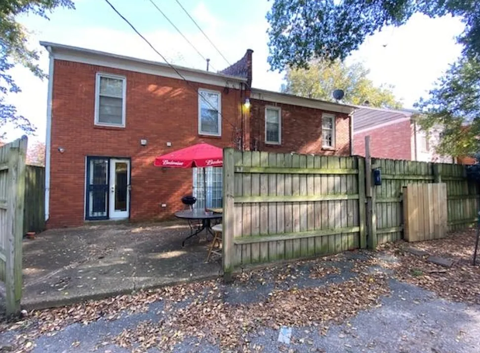 2 bed, 1.5 bath, 1406 sqft, $1,275 — Photo 2