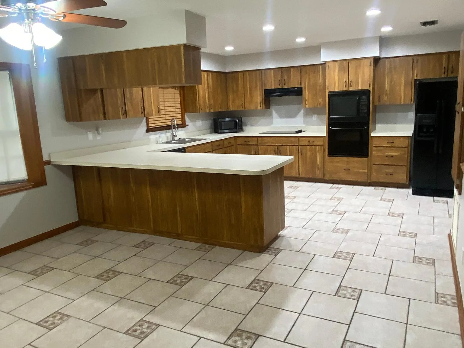 2430 Mockingbird Ave — Photo 4
