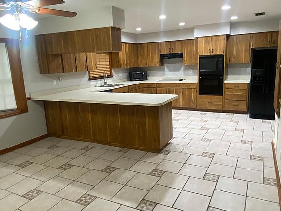 4th image of 2430 Mockingbird Ave