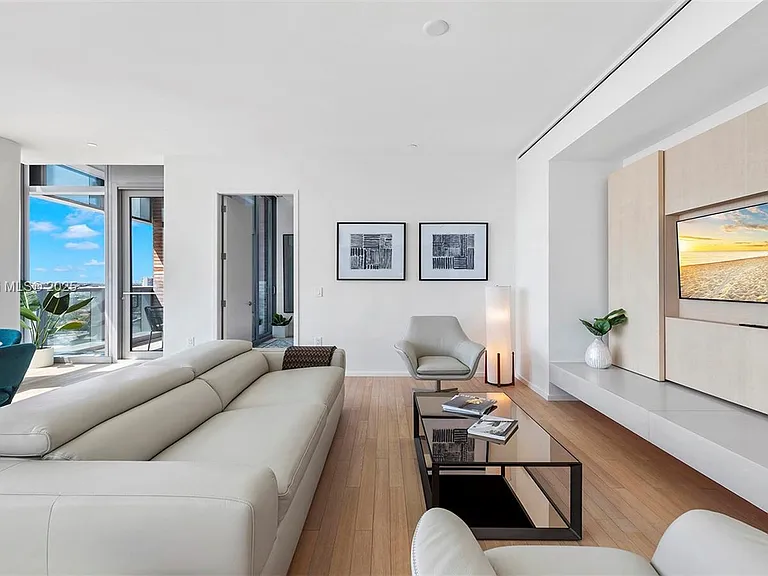 2901 Collins Ave #1403 — Photo 2