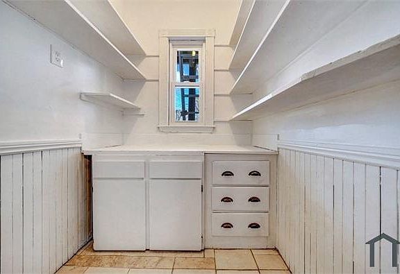 4th image of 76 Ridgewood St Floor 3