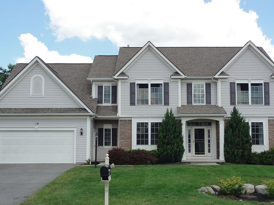1st image of 19 Hepburn Ln