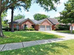 2122 Bisontine St, Friendswood, TX 77546
