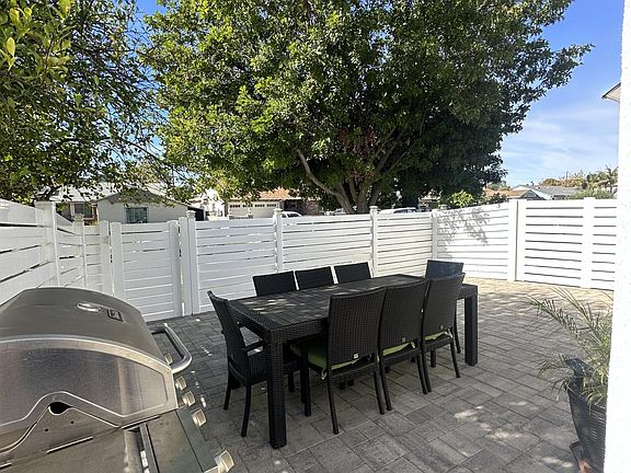 3rd image of 7040 1/2 Park Manor Ave