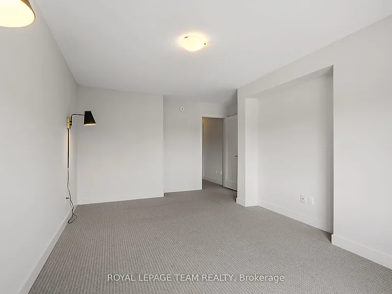 799 Cairn Cres — Photo 45