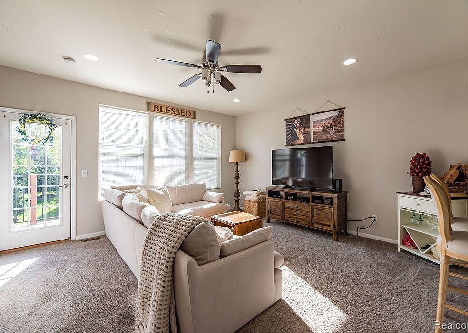 1st image of 28099 Hewes Ln #333