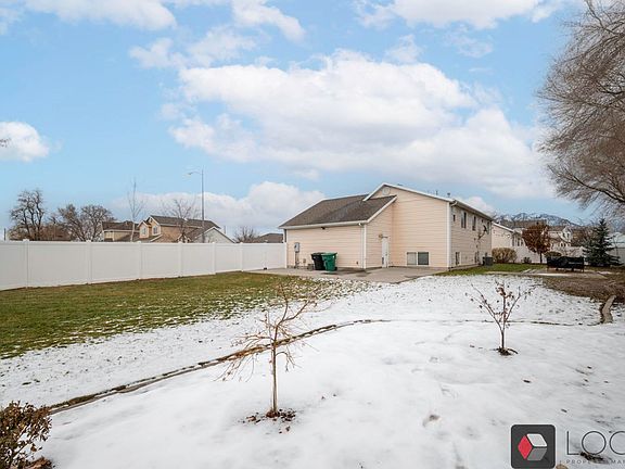 2nd image of 247 W Clay Park Dr