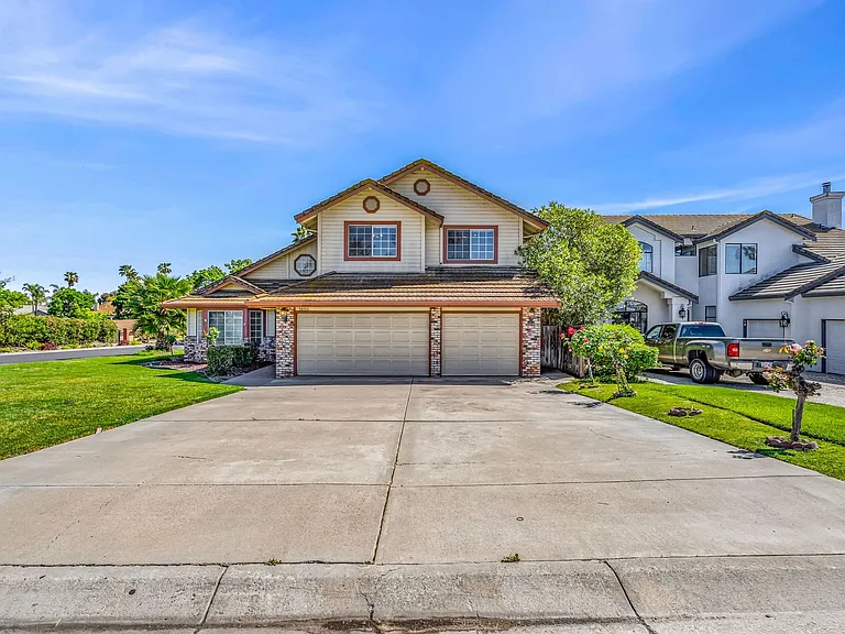 5650 Edgeview Dr — Photo 1