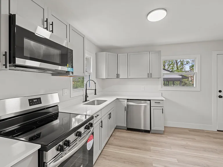2511 Baywood St — Photo 31