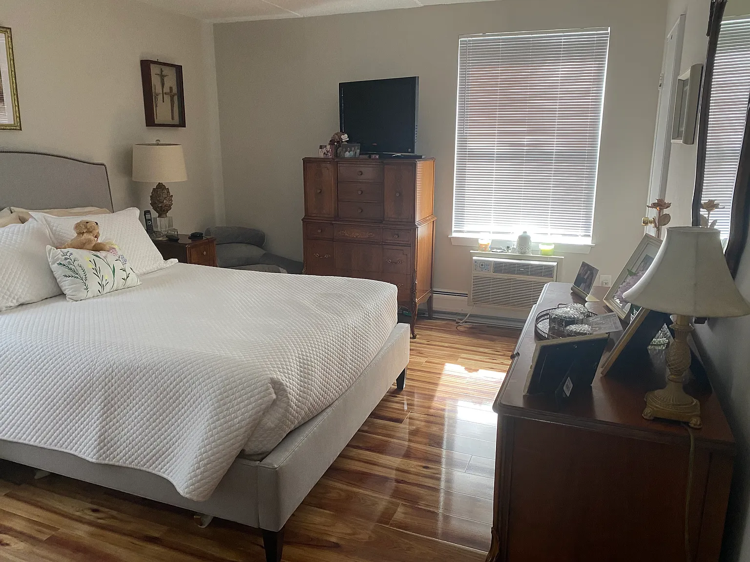 2 bed, 1070 sqft, $2,700 — Photo 4